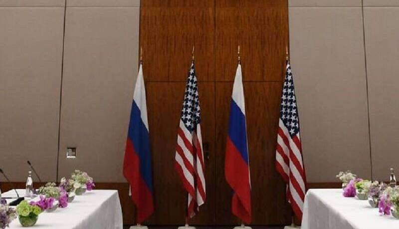 آکسیوس: آمریکا در حال مشاوره مخفیانه با روسیه برای پایان دادن به جنگ اوکراین است