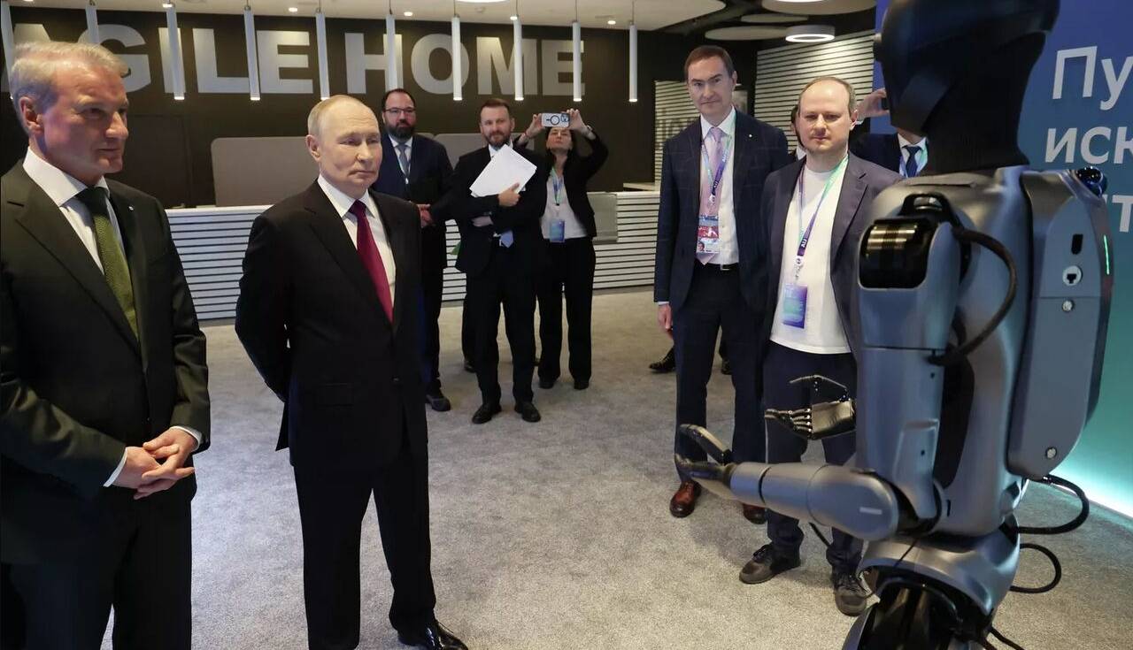 پوتین: روسیه نباید به سامانه‌های هوش مصنوعی پیشرفته خارجی وابسته باشد