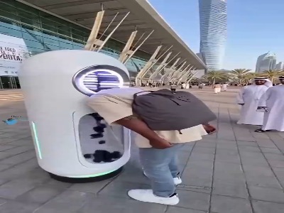 آرایشگاه سیار هوش‌مصنوعی در خیابان های دبی!