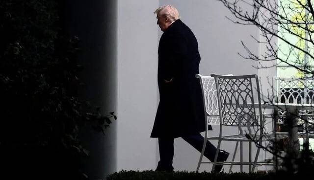 اعتراف کم‌سابقه ترامپ به سقوط محبوبیتش : آمارم نزد آدم های باهوش بالاست!