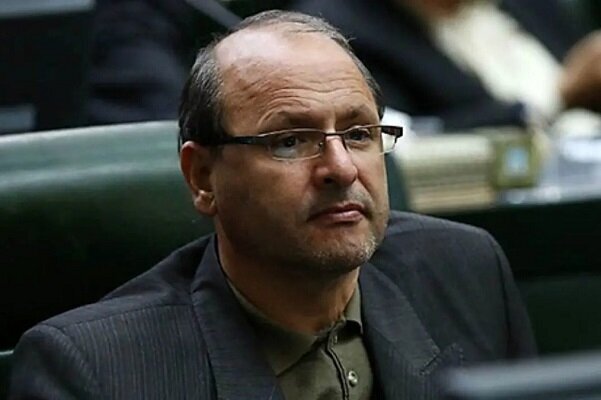 نماینده اصولگرا: همه نمایندگان مجلس سیم کارت سفید دارند