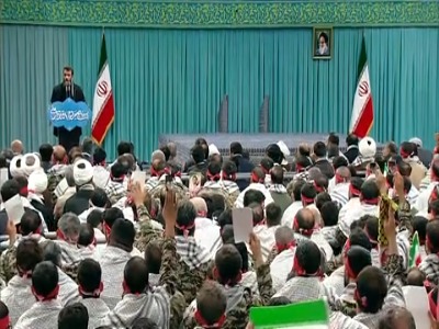 شعرخوانی حماسی مهدی رسولی در حسینیه امام خمینی(ره)؛ علی با ذوالفقار خود به اسرائیل می‌آید...