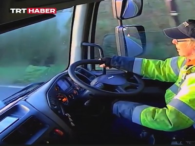 تصادف زنجیره‌ای کامیون به‌دلیل بخارگرفتگی شیشه