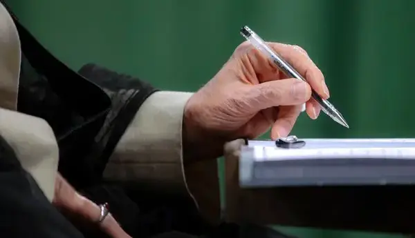 رهبر انقلاب در پاسخ به نامه نوه شهید حاجی‌زاده چه نوشتند؟