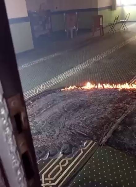صهیونیست‌ها یک مسجد را در کرانه باختری به آتش کشیدند