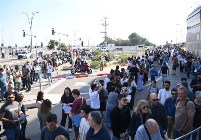 صف طولانی صهیونیست‌ها در برابر سفارت پرتغال برای فرار از فلسطین اشغالی