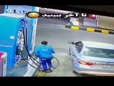 سهل انگاری یک راننده در پمپ بنزین