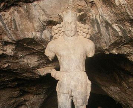 تندیس ۱۷۰۰ ساله شاپور یکم ساسانی