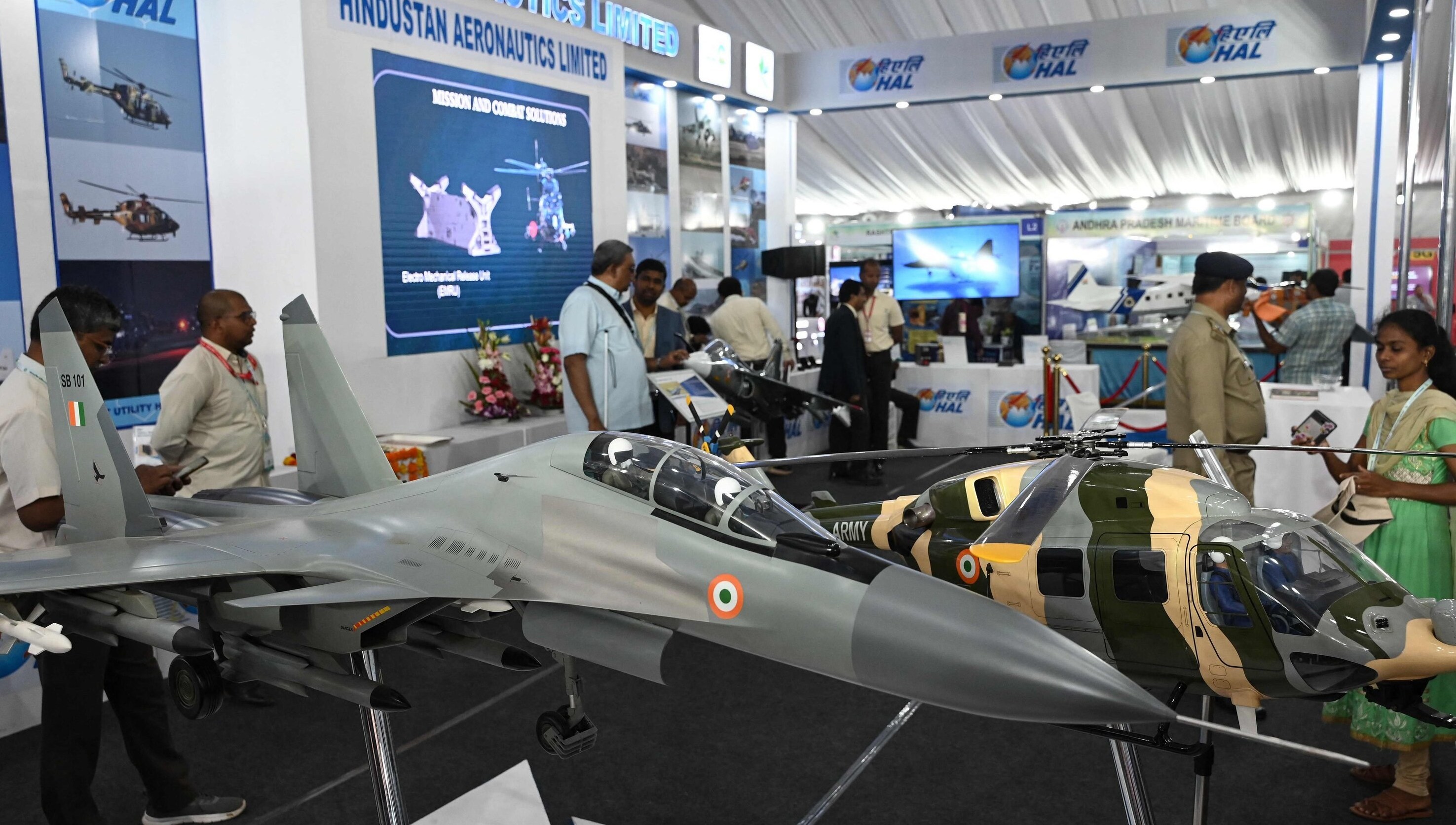 هند سپر دفاع موشکی و جنگنده پیشرفته از روسیه می‌خواهد