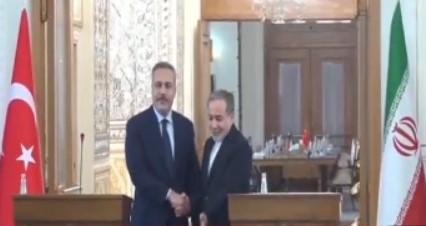 عکس یادگاری عراقچی با فیدان