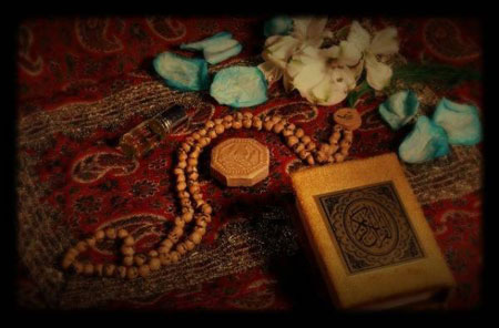 آیا بیدار کردن افراد خانواده برای نماز صبح لازم هست یا نه؟