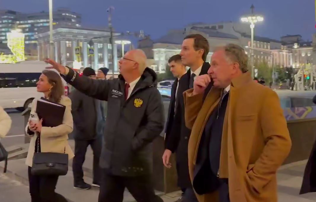 گشت و گذار ویتکاف و کوشنر در خیابان‌های مسکو