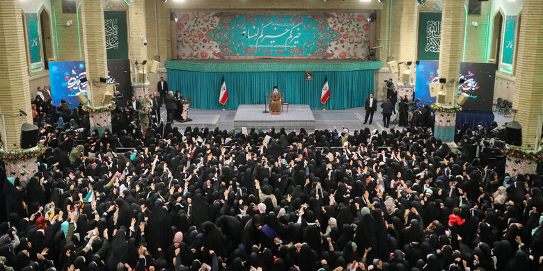 سرمقاله همشهری/ نگاه غیرمنفعلانه‌ رهبرانقلاب به‌حقوق زن