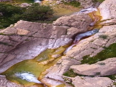 آبشار عرف ؛ در نزدیکی روستای تل‌چگاه