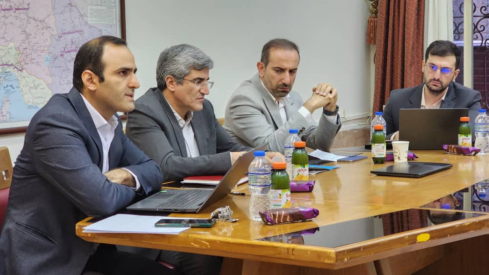 دعوت بی‌پاسخ تامین اجتماعی در نشست بیمه اجباری رانندگان پلتفرمی