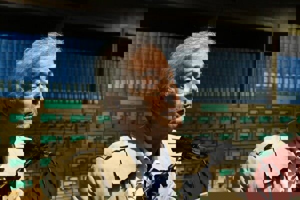 تلاش‌هایی برای بیگانه شدن جوانان با بزرگان ادب فارسی انجام می‌شود