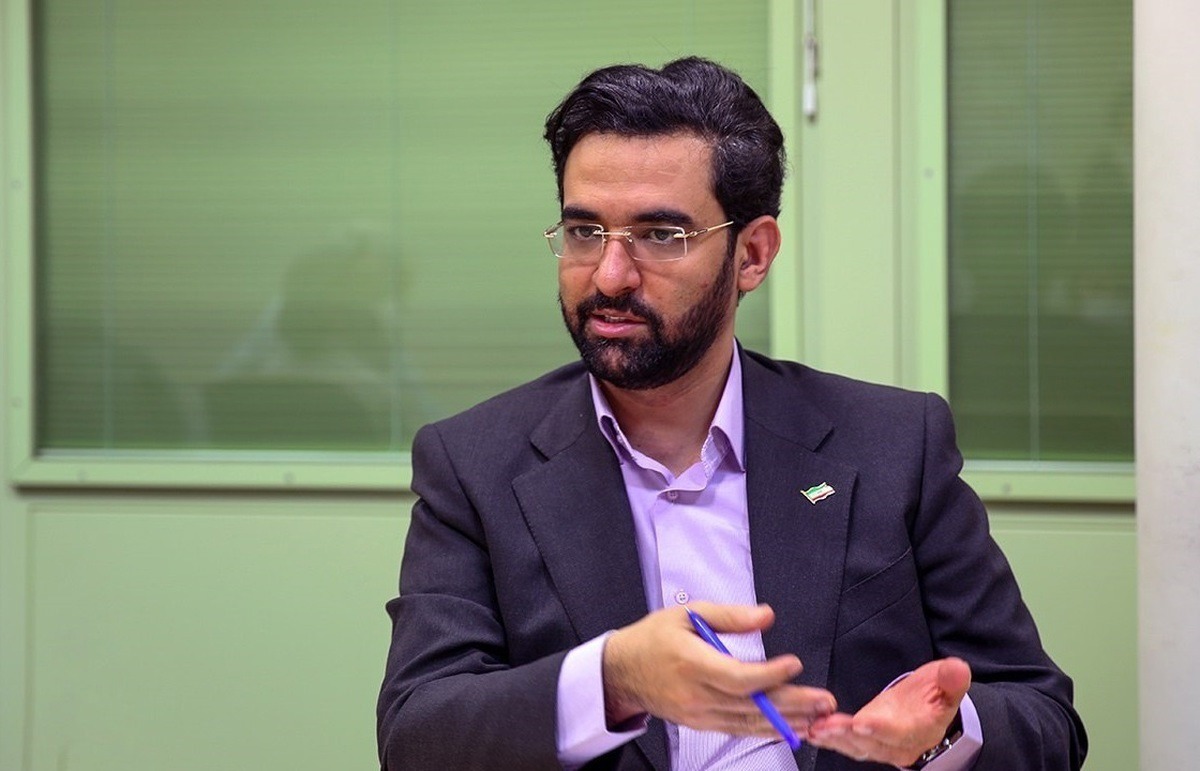 آذری جهرمی: هر عضو کابینه عملکرد یکساله خود را فقط در یک جمله بگوید و عکس‌العمل مردم را ببیند