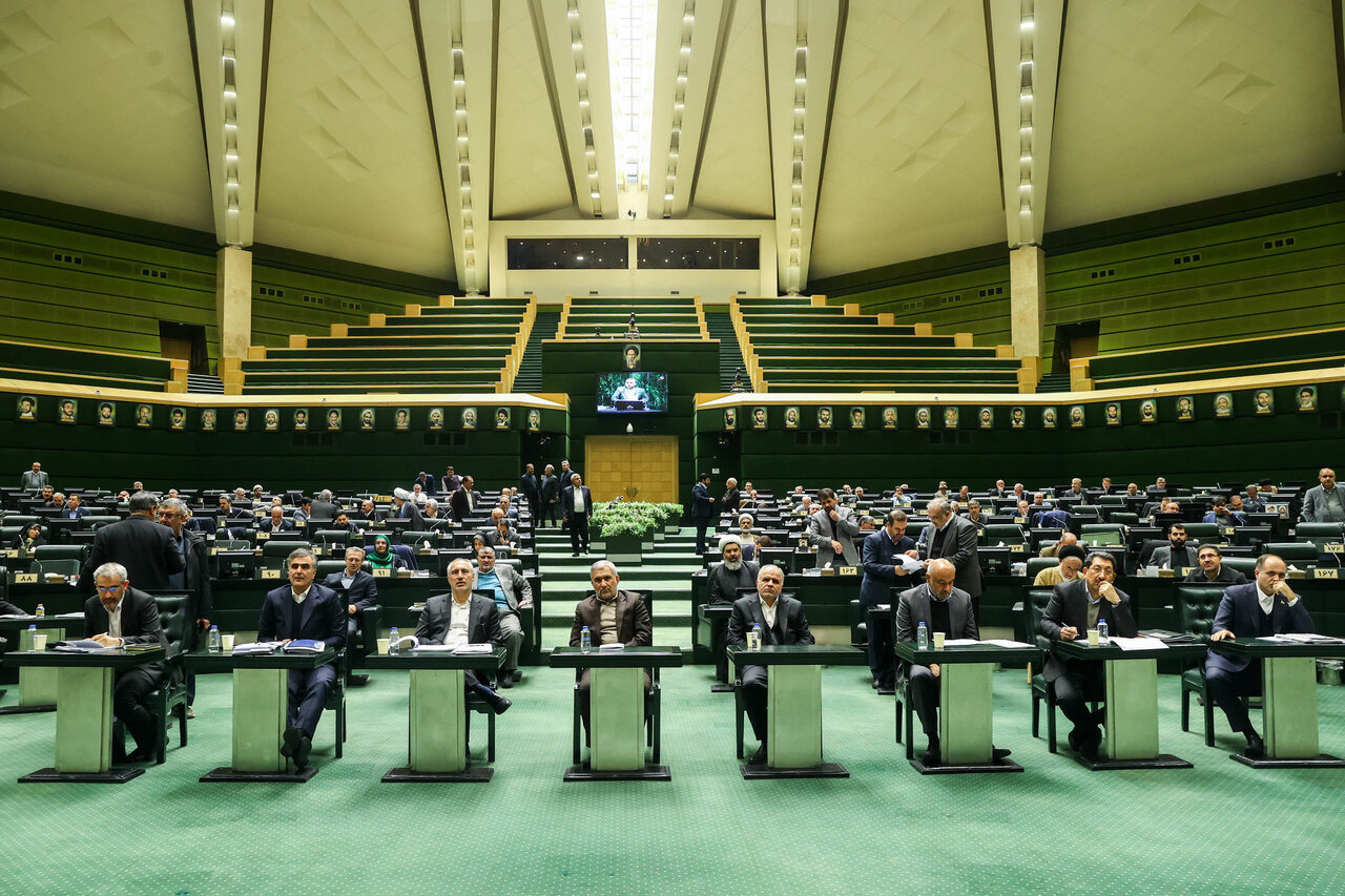 سرمقاله همشهری/ نشستی برای گره‌گشایی از معیشت مردم