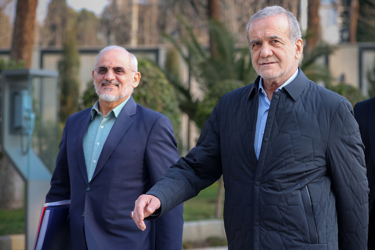 پاسخ پزشکیان به پرسش‌های خبرنگاران درباره مسائل اقتصادی کشور: نترسید؛ نشست می‌گذارم