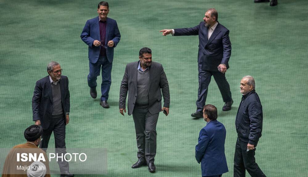 توپخانه روشن تندروها علیه دولت