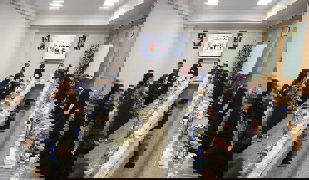 خلق احساس با کلمه، مرز اصلی ادبیات است