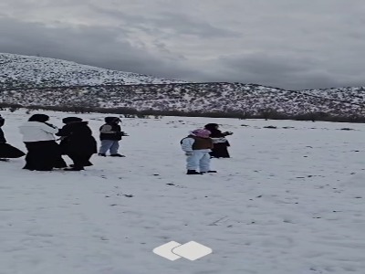 برف‌بازی مردم در ارتفاعات سرپل‌ذهاب کرمانشاه