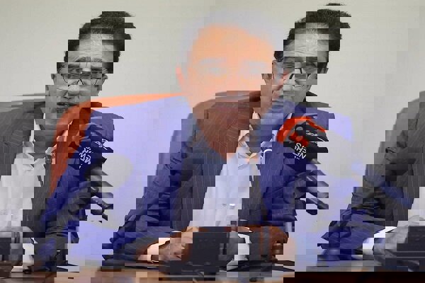 دولت برای رفع موانع و توسعه بازار با صنعت پوشاک  همکاری کند