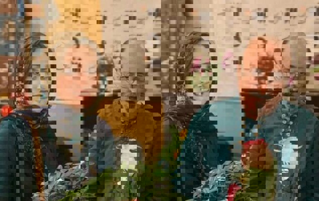 فرزند هنر باش نه فرزند پدر، فرزند هنر زنده کند نام پدر را