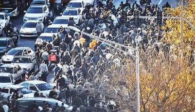 اعتماد: کاهش سرمایه اجتماعی دلیل تداوم اعتراضات است