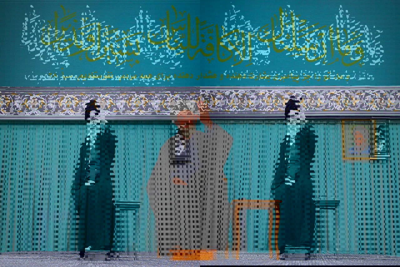 بیانیه اساتید: در راه دفاع از ولایت نه می‌ترسیم و نه تردید می‌کنیم