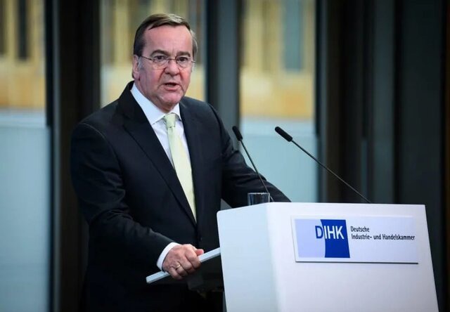 وزیر دفاع آلمان: اروپا باید در برابر آمریکا اعتماد به نفس داشته باشد