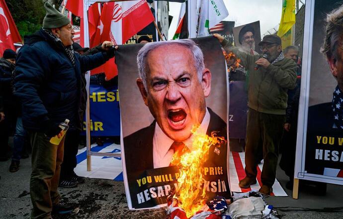 آتش‌زدن عکس ترامپ و نتانیاهو در استانبول