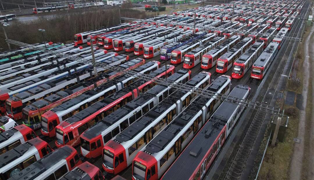 اعتصاب سراسری کارکنان بخش حمل و نقل عمومی آلمان؛ ۱۵۰ شهر فلج شدند