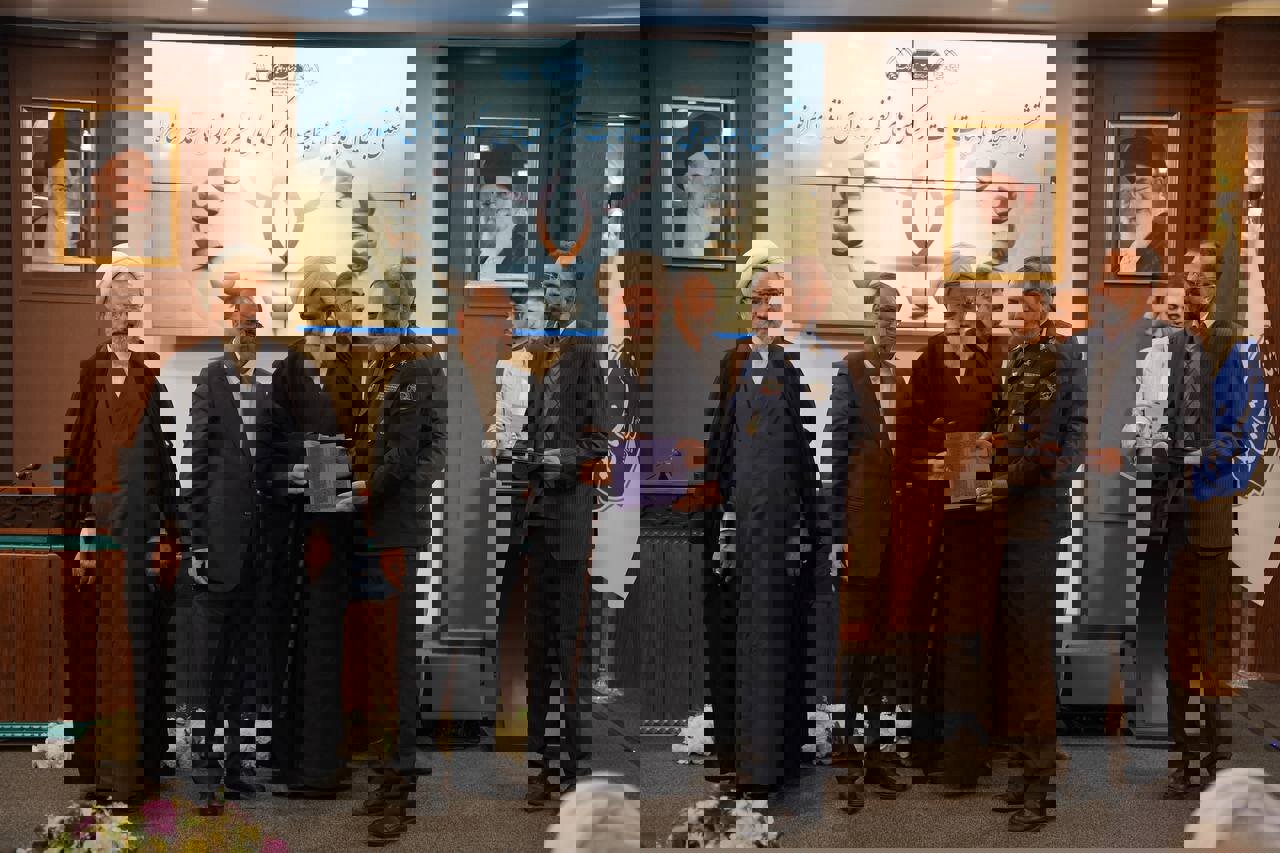 برگزیدگان کرسی‌های تخصصی و کمیته‌های دستگاهی نظریه پردازی تجلیل شدند