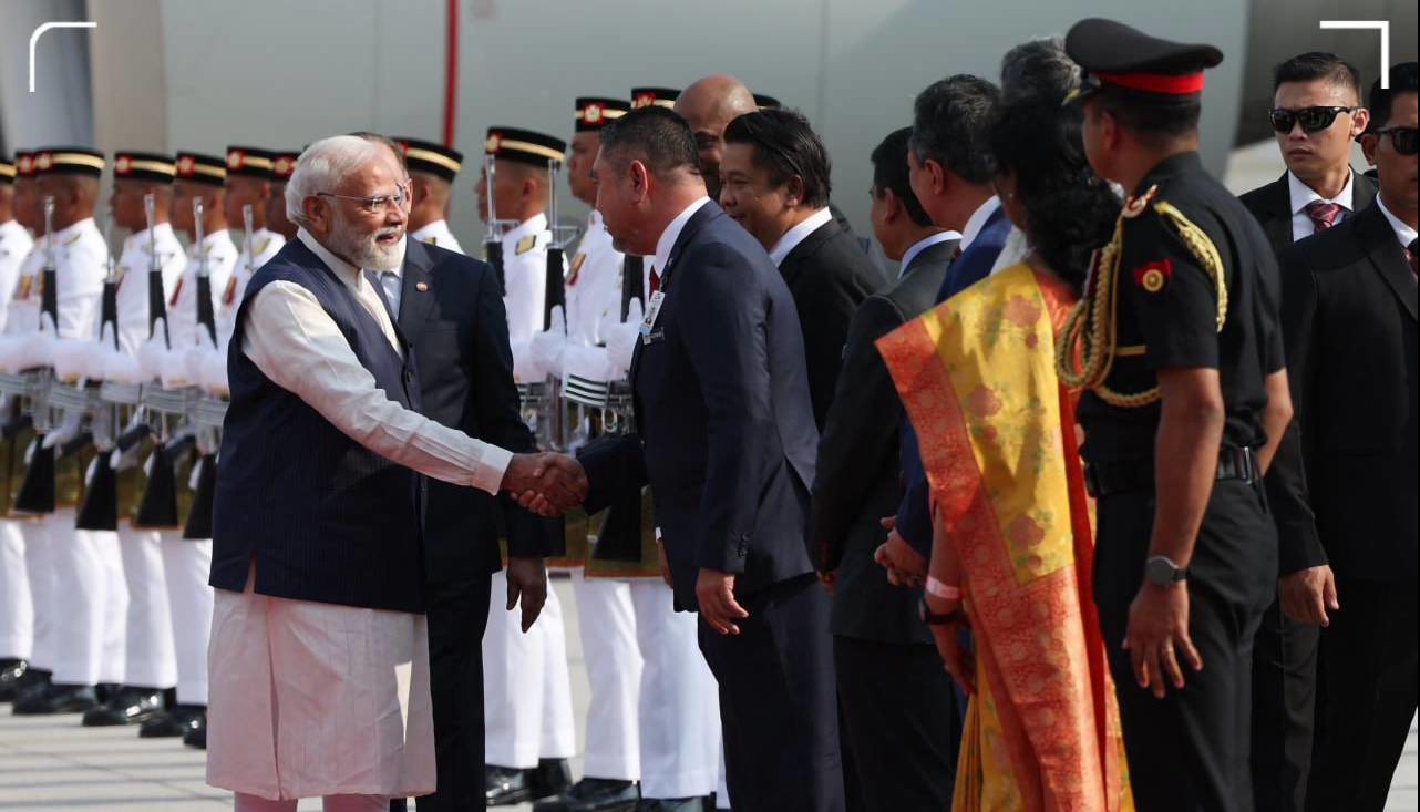 استقبال گرم نخست‌وزیر مالزی از مودی در کوالالامپور