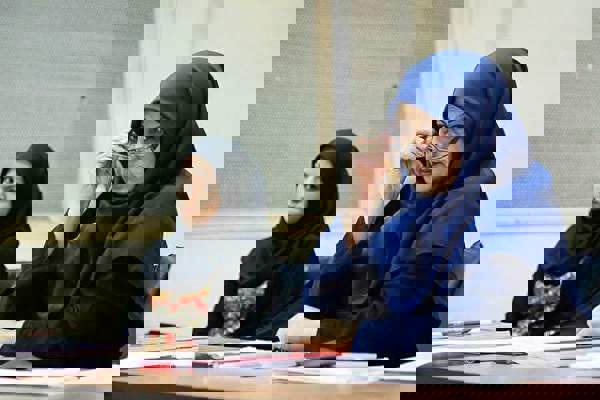 نقش حق عائله‌مندی در پایین‌تر بودن حقوق زنان عضو هیئت‌علمی