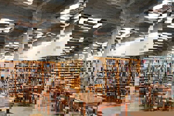 سایت کتابخانه تخصصی شعر و ادبیات «محمل» با ۱۲ هزار جلد کتاب