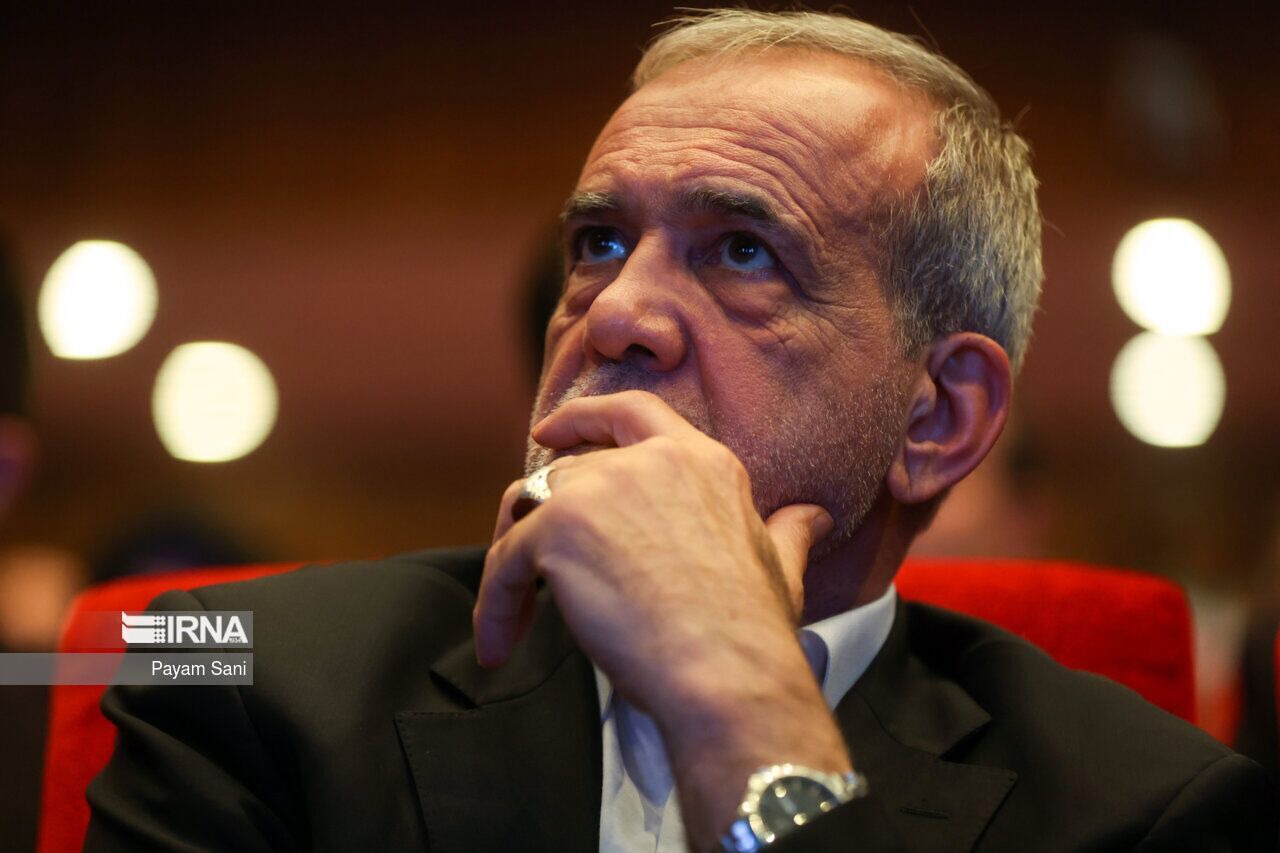 انتقاد تند روزنامه اعتماد از قطع سخنرانی زنده رئیس جمهور