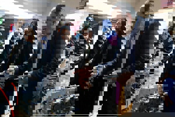 پژوهشگاه ملی سرطان با مراکز معتبر جهانی رقابت دارد