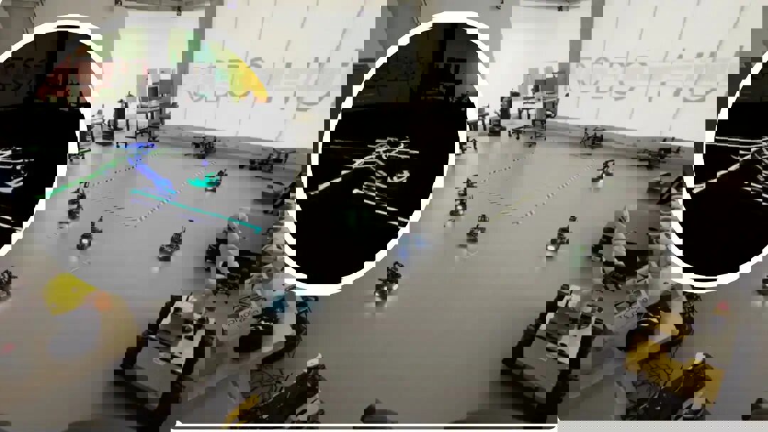 لشکر روبات ها با موسیقی اثر هنری خلق می کنند