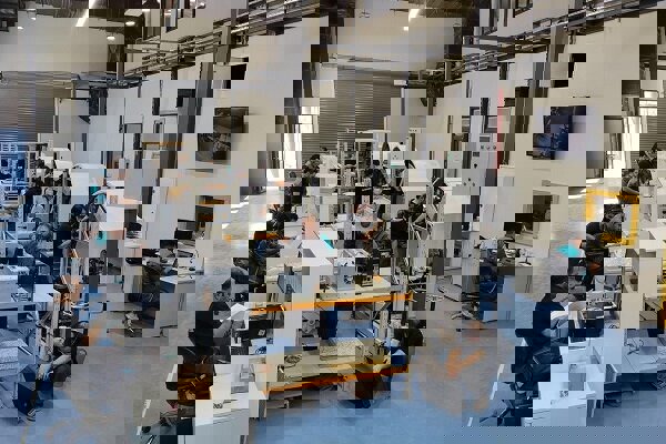 تاسیس دبیرخانه دائمی صنایع خلاق و نمایشگاه صادرات فناوری مناطق آزاد