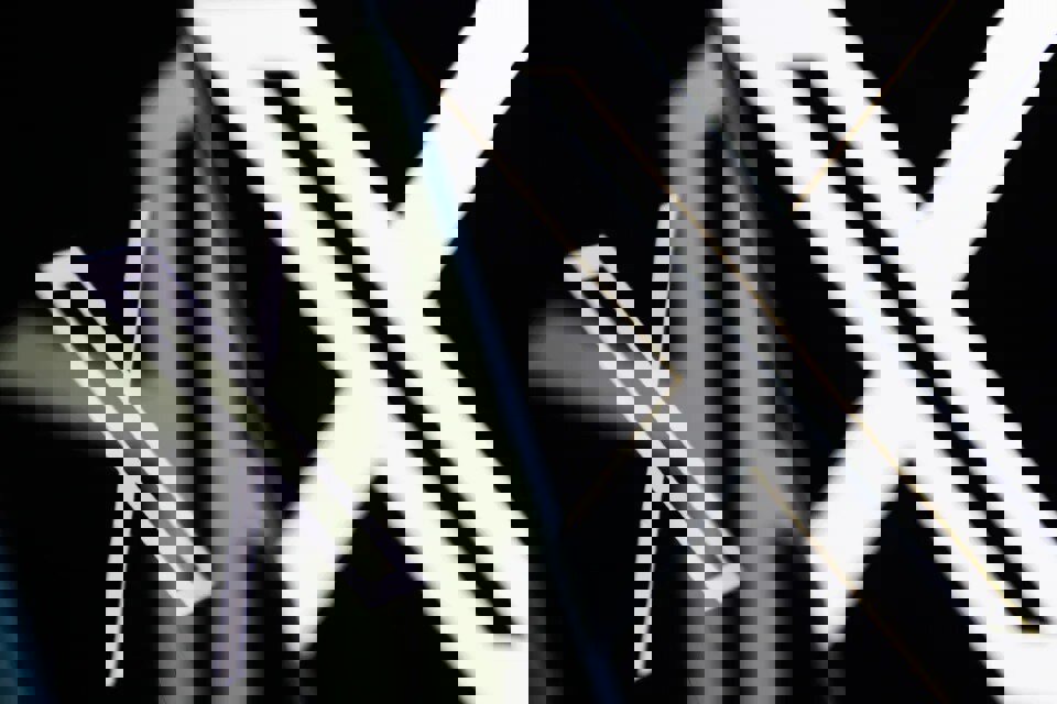 جنجال عکس‌های مستهجن ایکس در اروپا