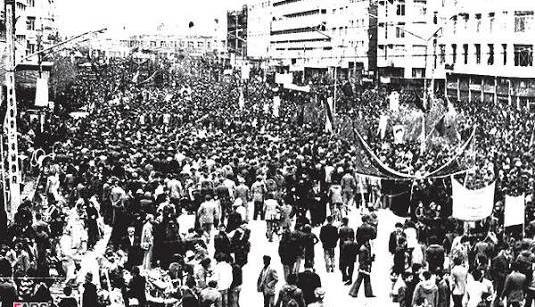 تقویم تاریخ/ قیام مردم مسلمان تبریز به مناسبت چهلمین روز شهدای ۱۹ دی قم