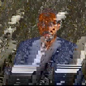 ایزدخواه: گزارش غلط به رهبری می‌دهند و می‌گویند باید ارز را گران کنیم