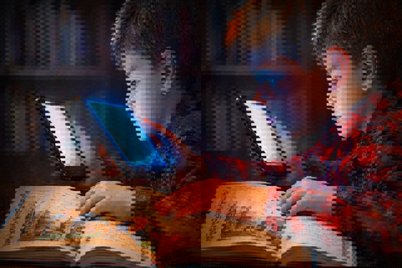 کودکان سایبری، آیا کتاب می‌تواند نسل آینده را به وطن پیوند دهد؟