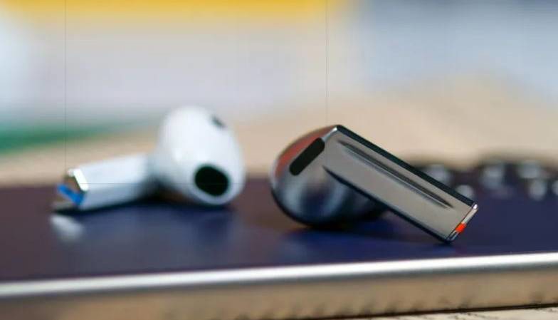 قیمت هندزفری گلکسی بادز ۴ سامسونگ در آستانه رونمایی لو رفت