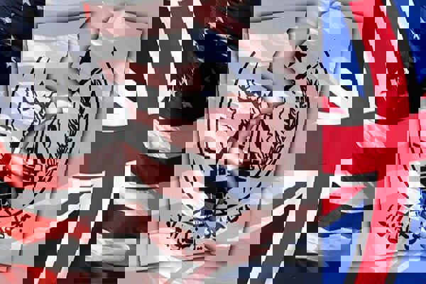 گزارش مهر از اقدام مضحک مزدوران منافقین در تهران