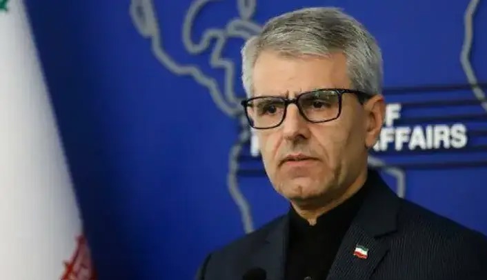 واکنش وزارت خارجه به ادعای ونس: در رابطه با اموال آزاد شده هر طور که به صلاح کشور باشد تصمیم می‌گیریم
