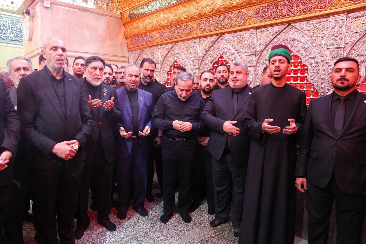تصاویری از تشرف عراقچی به حرم امام حسین(علیه‌السلام)