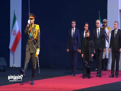 ادای احترام رئیس مجلس جمهوری آذربایجان و هیئت همراه به پیکر مطهر امام شهید